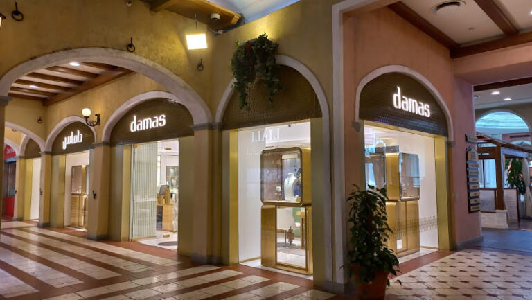 View of Damas Jewellery gold shop in Dubai