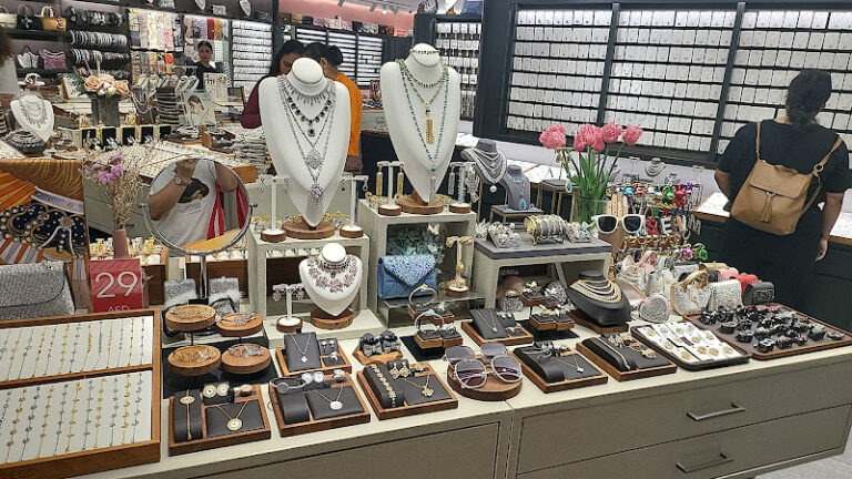 View of RedTrees gold shop in Dubai